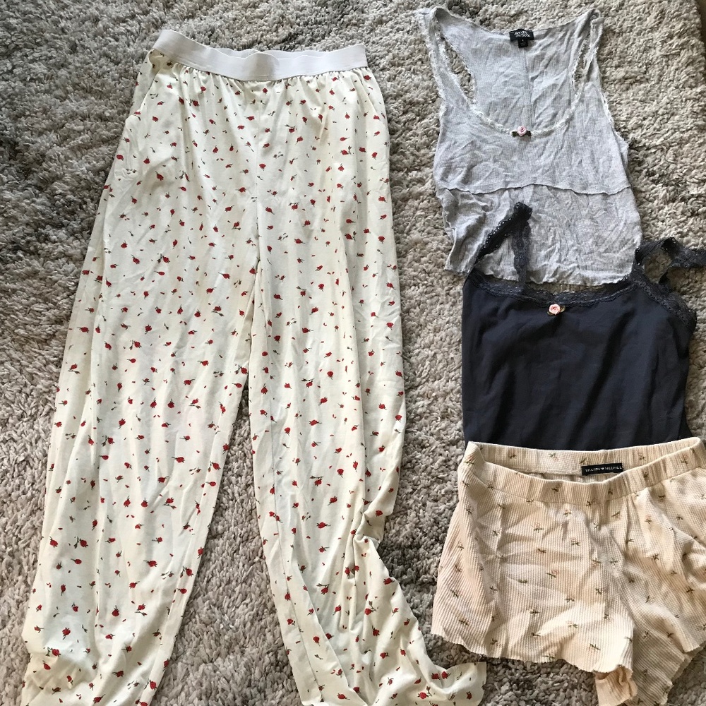 Random lounge bundle including brandy Melville